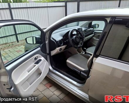 Серый Фольксваген e-up, объемом двигателя 0.11 л и пробегом 120 тыс. км за 5700 $, фото 5 на Automoto.ua