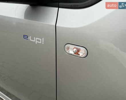 Серый Фольксваген e-up, объемом двигателя 0 л и пробегом 90 тыс. км за 6499 $, фото 37 на Automoto.ua