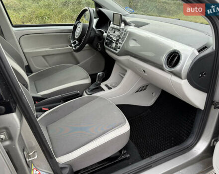 Серый Фольксваген e-up, объемом двигателя 0 л и пробегом 90 тыс. км за 6499 $, фото 28 на Automoto.ua