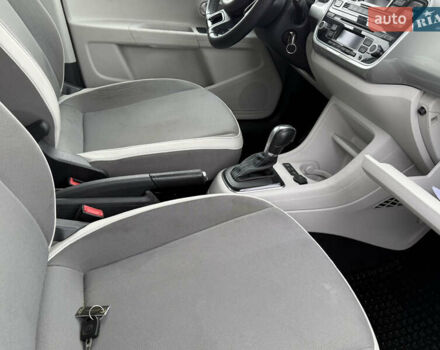 Серый Фольксваген e-up, объемом двигателя 0 л и пробегом 90 тыс. км за 6499 $, фото 35 на Automoto.ua