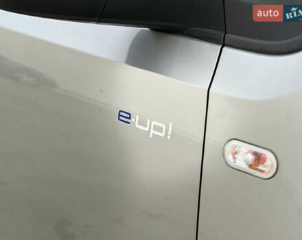 Серый Фольксваген e-up, объемом двигателя 0 л и пробегом 174 тыс. км за 5750 $, фото 29 на Automoto.ua