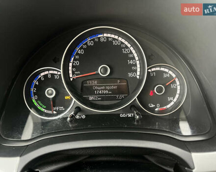 Серый Фольксваген e-up, объемом двигателя 0 л и пробегом 174 тыс. км за 5750 $, фото 32 на Automoto.ua