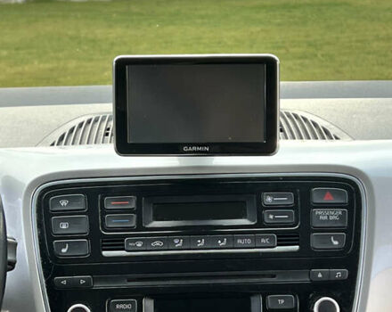 Серый Фольксваген e-up, объемом двигателя 0 л и пробегом 174 тыс. км за 5750 $, фото 23 на Automoto.ua