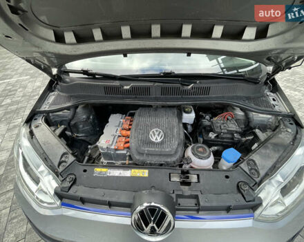 Серый Фольксваген e-up, объемом двигателя 0 л и пробегом 80 тыс. км за 7980 $, фото 53 на Automoto.ua