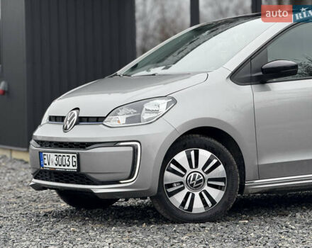 Серый Фольксваген e-up, объемом двигателя 0 л и пробегом 98 тыс. км за 9999 $, фото 2 на Automoto.ua