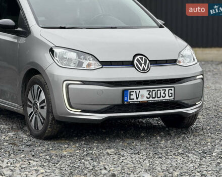 Серый Фольксваген e-up, объемом двигателя 0 л и пробегом 98 тыс. км за 9999 $, фото 6 на Automoto.ua