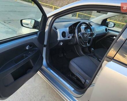 Серый Фольксваген e-up, объемом двигателя 0 л и пробегом 64 тыс. км за 12400 $, фото 19 на Automoto.ua