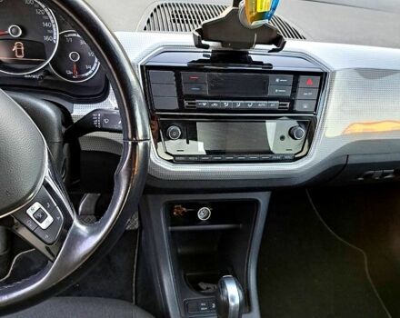 Серый Фольксваген e-up, объемом двигателя 0 л и пробегом 117 тыс. км за 9800 $, фото 4 на Automoto.ua