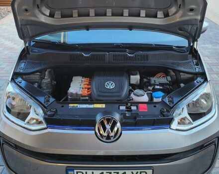 Серый Фольксваген e-up, объемом двигателя 0 л и пробегом 64 тыс. км за 12400 $, фото 13 на Automoto.ua