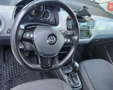 Серый Фольксваген e-up, объемом двигателя 0 л и пробегом 64 тыс. км за 12400 $, фото 17 на Automoto.ua