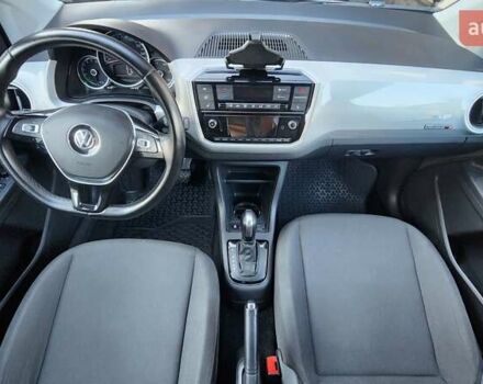 Серый Фольксваген e-up, объемом двигателя 0 л и пробегом 64 тыс. км за 12400 $, фото 16 на Automoto.ua
