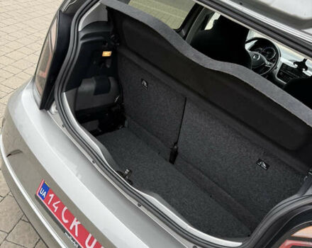 Серый Фольксваген e-up, объемом двигателя 0 л и пробегом 89 тыс. км за 10999 $, фото 38 на Automoto.ua