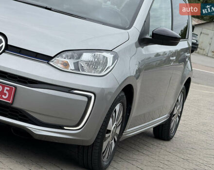 Серый Фольксваген e-up, объемом двигателя 0 л и пробегом 89 тыс. км за 10999 $, фото 2 на Automoto.ua