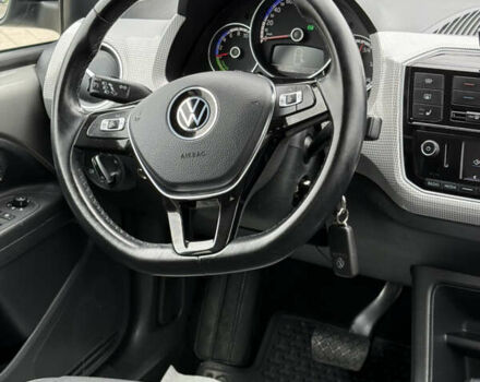 Серый Фольксваген e-up, объемом двигателя 0 л и пробегом 89 тыс. км за 10999 $, фото 34 на Automoto.ua
