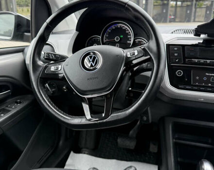 Серый Фольксваген e-up, объемом двигателя 0 л и пробегом 89 тыс. км за 10999 $, фото 23 на Automoto.ua