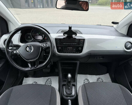 Серый Фольксваген e-up, объемом двигателя 0 л и пробегом 89 тыс. км за 10999 $, фото 22 на Automoto.ua