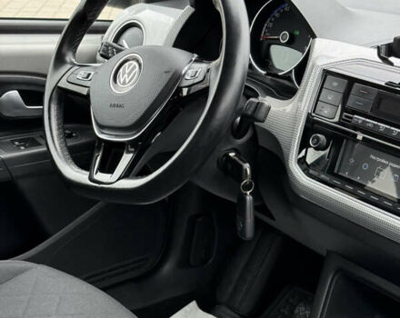 Серый Фольксваген e-up, объемом двигателя 0 л и пробегом 89 тыс. км за 10999 $, фото 33 на Automoto.ua