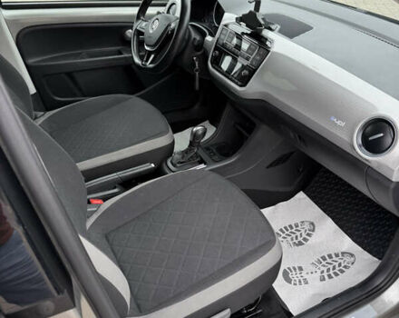 Серый Фольксваген e-up, объемом двигателя 0 л и пробегом 89 тыс. км за 10999 $, фото 36 на Automoto.ua