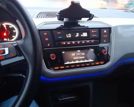 Серый Фольксваген e-up, объемом двигателя 0 л и пробегом 28 тыс. км за 11850 $, фото 2 на Automoto.ua