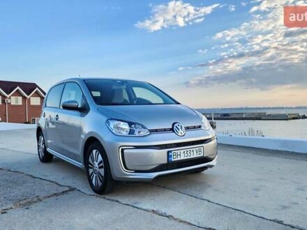 Серый Фольксваген e-up, объемом двигателя 0 л и пробегом 64 тыс. км за 12400 $, фото 1 на Automoto.ua