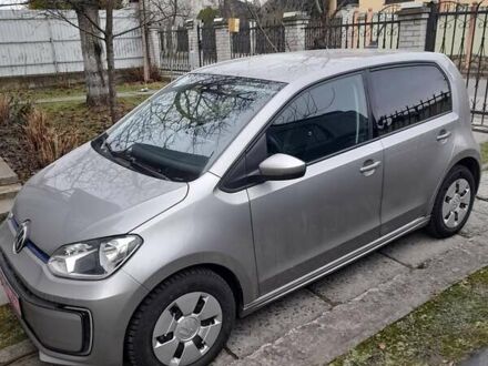 Серый Фольксваген e-up, объемом двигателя 0 л и пробегом 28 тыс. км за 11850 $, фото 1 на Automoto.ua