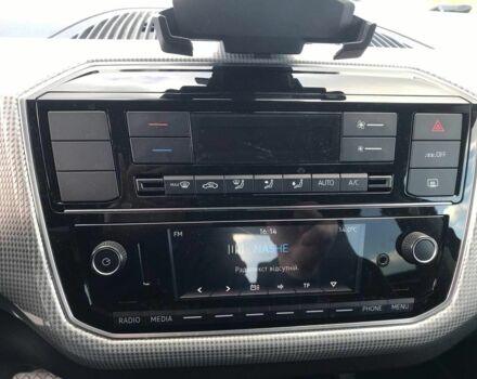 Синий Фольксваген e-up, объемом двигателя 1 л и пробегом 54 тыс. км за 10940 $, фото 12 на Automoto.ua