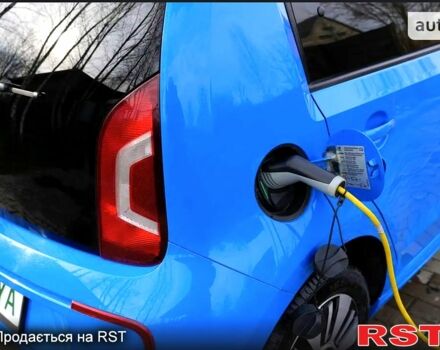 Синий Фольксваген e-up, объемом двигателя 0 л и пробегом 81 тыс. км за 6500 $, фото 2 на Automoto.ua