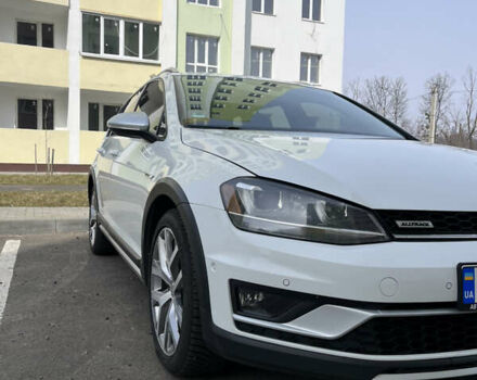 Білий Фольксваген Golf Alltrack, об'ємом двигуна 1.8 л та пробігом 81 тис. км за 17000 $, фото 3 на Automoto.ua