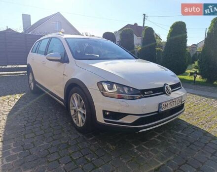 Белый Фольксваген Golf Alltrack, объемом двигателя 1.97 л и пробегом 235 тыс. км за 13600 $, фото 1 на Automoto.ua