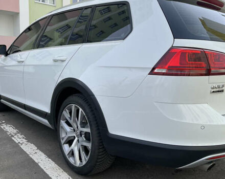 Белый Фольксваген Golf Alltrack, объемом двигателя 1.8 л и пробегом 81 тыс. км за 17000 $, фото 2 на Automoto.ua