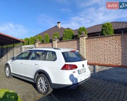 Белый Фольксваген Golf Alltrack, объемом двигателя 1.97 л и пробегом 235 тыс. км за 13600 $, фото 5 на Automoto.ua