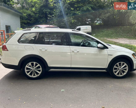 Белый Фольксваген Golf Alltrack, объемом двигателя 1.8 л и пробегом 196 тыс. км за 12400 $, фото 4 на Automoto.ua