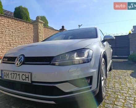 Белый Фольксваген Golf Alltrack, объемом двигателя 1.97 л и пробегом 235 тыс. км за 13600 $, фото 3 на Automoto.ua