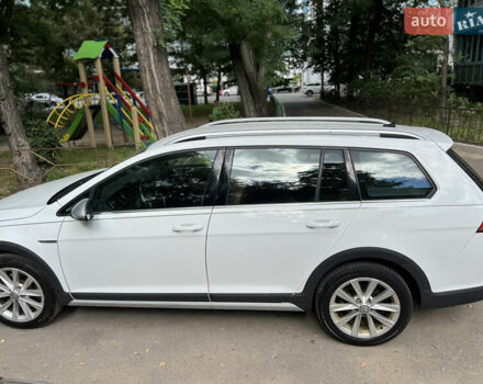 Белый Фольксваген Golf Alltrack, объемом двигателя 1.8 л и пробегом 196 тыс. км за 12400 $, фото 5 на Automoto.ua