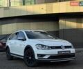 Белый Фольксваген Golf Alltrack, объемом двигателя 1.8 л и пробегом 41 тыс. км за 16290 $, фото 1 на Automoto.ua