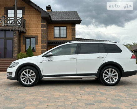 Білий Фольксваген Golf Alltrack, об'ємом двигуна 2 л та пробігом 105 тис. км за 21800 $, фото 6 на Automoto.ua