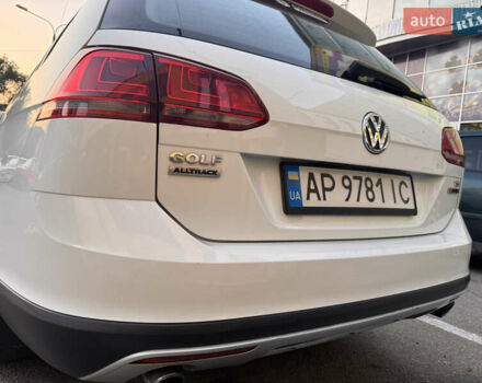 Белый Фольксваген Golf Alltrack, объемом двигателя 1.8 л и пробегом 107 тыс. км за 15000 $, фото 6 на Automoto.ua