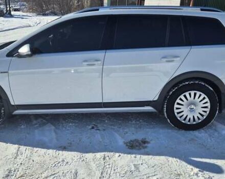 Білий Фольксваген Golf Alltrack, об'ємом двигуна 1.8 л та пробігом 25 тис. км за 16900 $, фото 1 на Automoto.ua