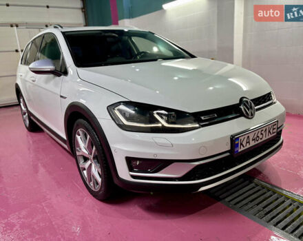 Белый Фольксваген Golf Alltrack, объемом двигателя 1.8 л и пробегом 58 тыс. км за 15999 $, фото 2 на Automoto.ua