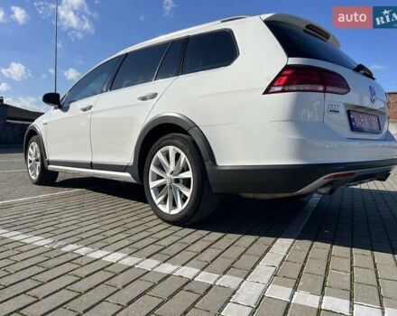 Белый Фольксваген Golf Alltrack, объемом двигателя 1.8 л и пробегом 148 тыс. км за 16000 $, фото 5 на Automoto.ua