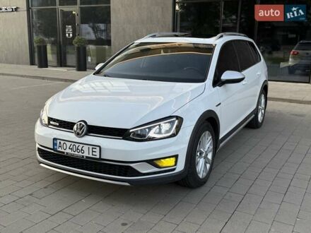 Белый Фольксваген Golf Alltrack, объемом двигателя 1.8 л и пробегом 235 тыс. км за 13500 $, фото 1 на Automoto.ua