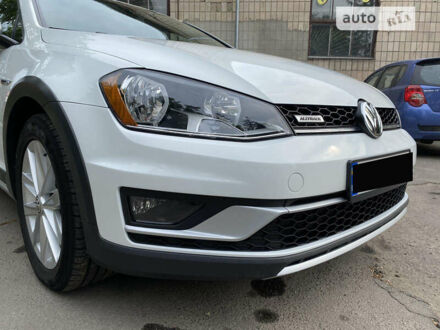 Фольксваген Golf Alltrack 2016 у Киеве на Automoto.ua Белый Фольксваген Golf Alltrack, об'ємом двигуна 1.8 л та пробігом 133 тис. км за 15999 $, фото 1 на Automoto.ua