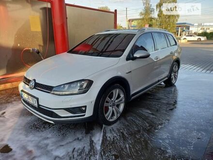 Фольксваген Golf Alltrack 2017 в Луцке на Automoto.ua Белый Фольксваген Golf Alltrack, объемом двигателя 2 л и пробегом 258 тыс. км за 16200 $, фото 1 на Automoto.ua