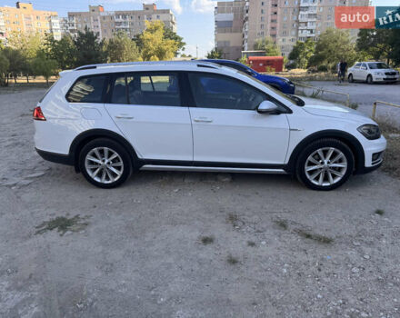 Білий Фольксваген Golf Alltrack, об'ємом двигуна 1.8 л та пробігом 107 тис. км за 15000 $, фото 1 на Automoto.ua