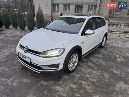 Білий Фольксваген Golf Alltrack, об'ємом двигуна 1.8 л та пробігом 107 тис. км за 13999 $, фото 1 на Automoto.ua