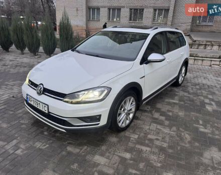 Белый Фольксваген Golf Alltrack, объемом двигателя 1.8 л и пробегом 107 тыс. км за 13999 $, фото 1 на Automoto.ua