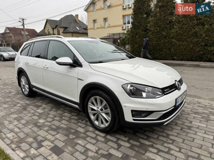 Фольксваген Golf Alltrack 2017 в Киеве на Automoto.ua Белый Фольксваген Golf Alltrack, объемом двигателя 1.8 л и пробегом 65 тыс. км за 13800 $, фото 1 на Automoto.ua