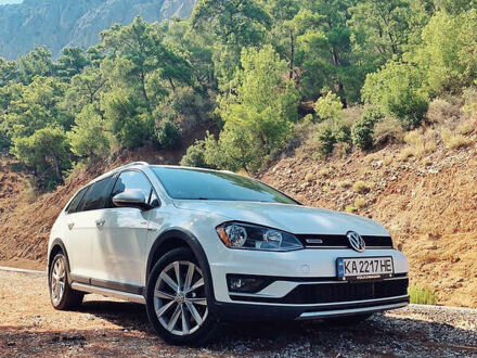 Фольксваген Golf Alltrack 2017 в Макарове на Automoto.ua Белый Фольксваген Golf Alltrack, объемом двигателя 1.8 л и пробегом 110 тыс. км за 15000 $, фото 1 на Automoto.ua
