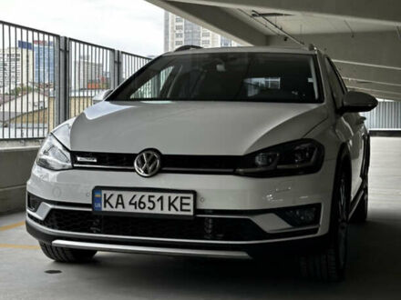 Белый Фольксваген Golf Alltrack, объемом двигателя 1.8 л и пробегом 58 тыс. км за 15999 $, фото 1 на Automoto.ua