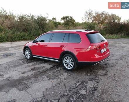 Красный Фольксваген Golf Alltrack, объемом двигателя 1.8 л и пробегом 132 тыс. км за 12000 $, фото 10 на Automoto.ua